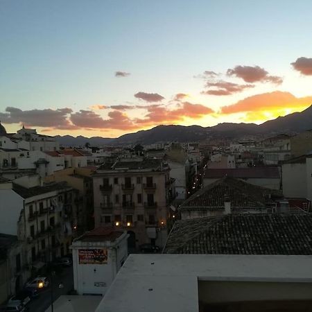 A Terrace In The Heart Of Palermo Apartman Kültér fotó