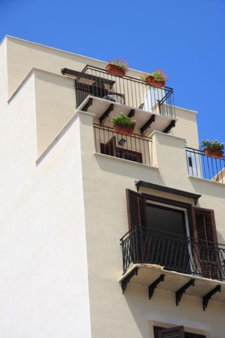 A Terrace In The Heart Of Palermo Apartman Kültér fotó