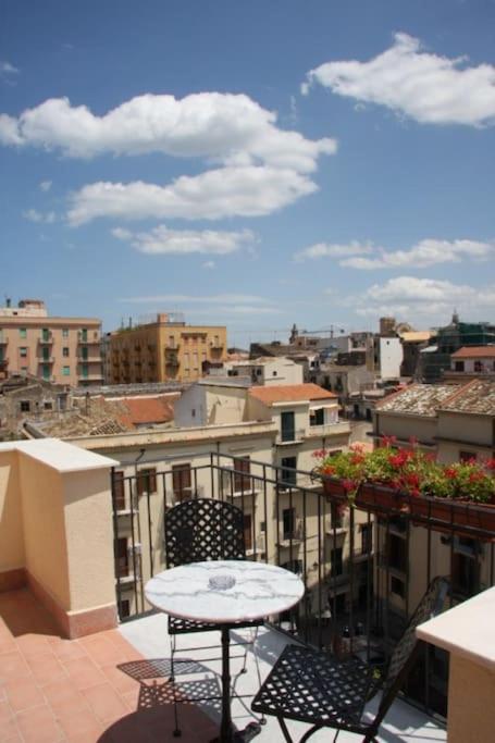 A Terrace In The Heart Of Palermo Apartman Kültér fotó